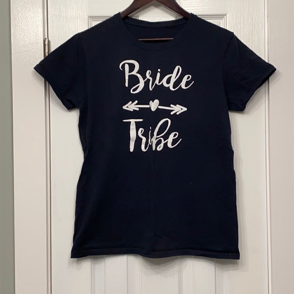 Bride Tribe women’s L black short sleeve tee